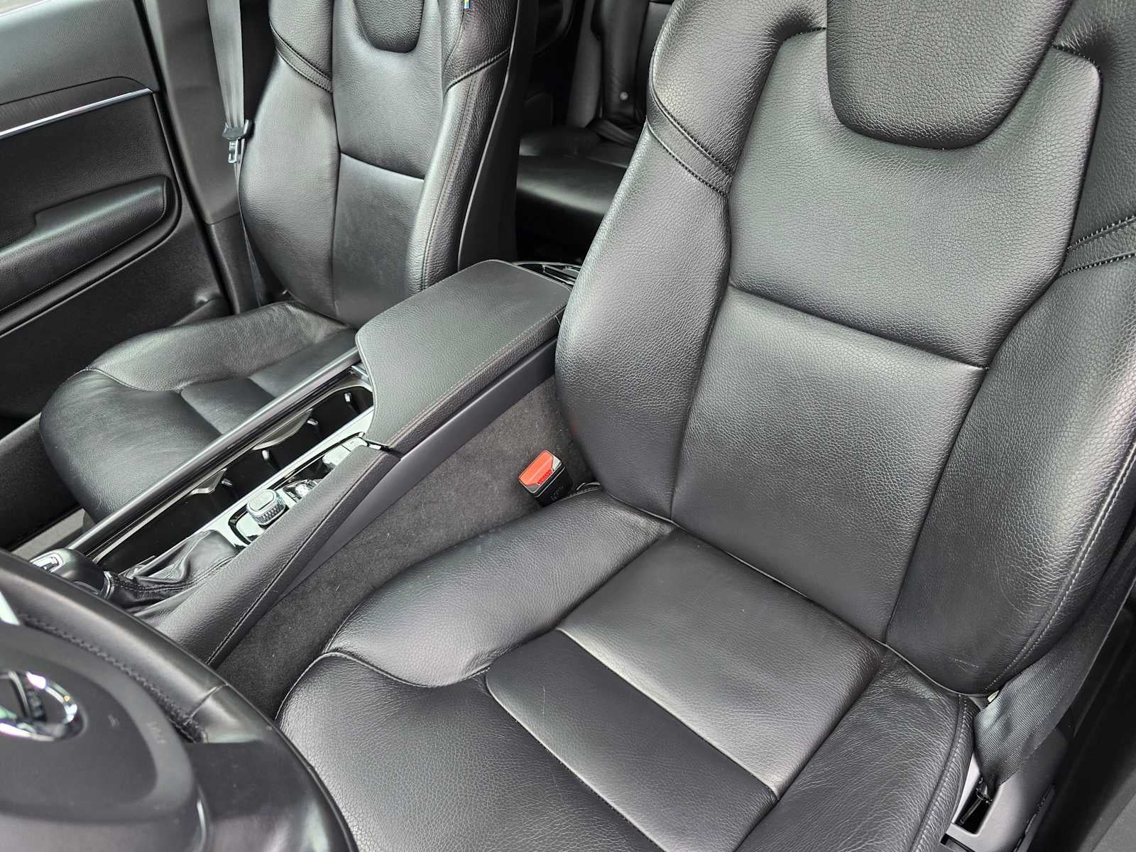 2020 Volvo XC90 Momentum