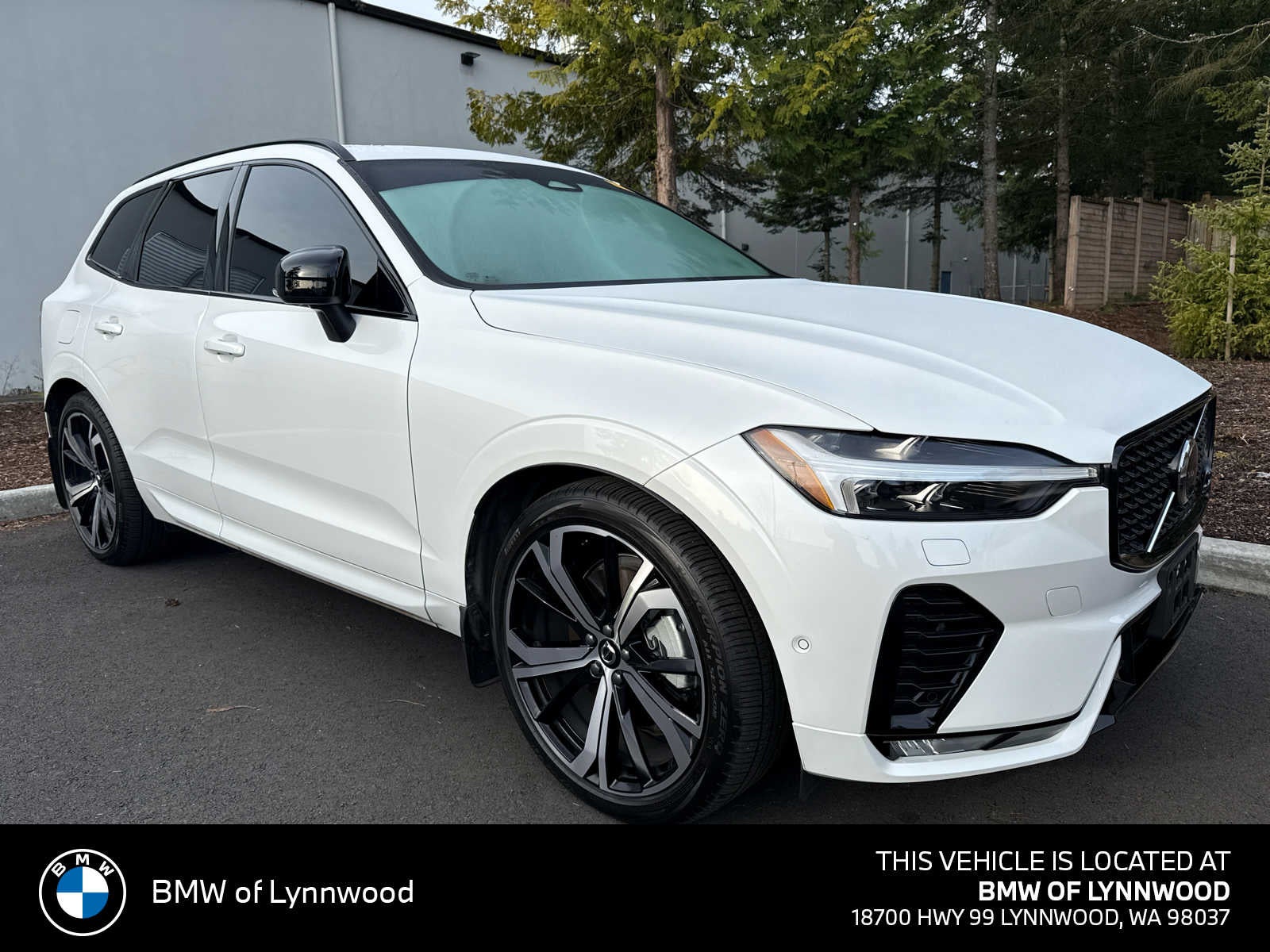 2024 Volvo XC60 Ultimate Dark Theme