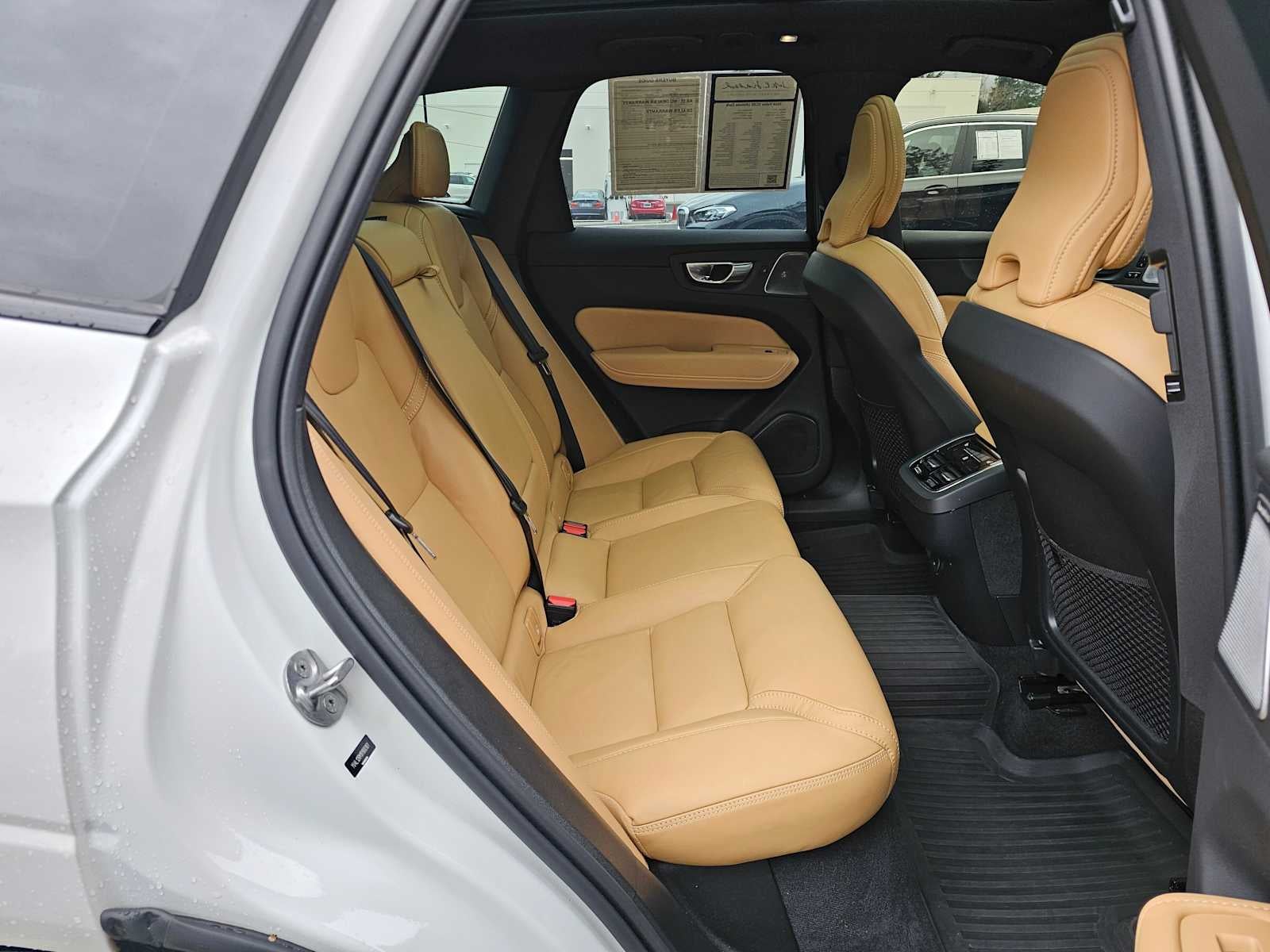2024 Volvo XC60 Ultimate Dark Theme