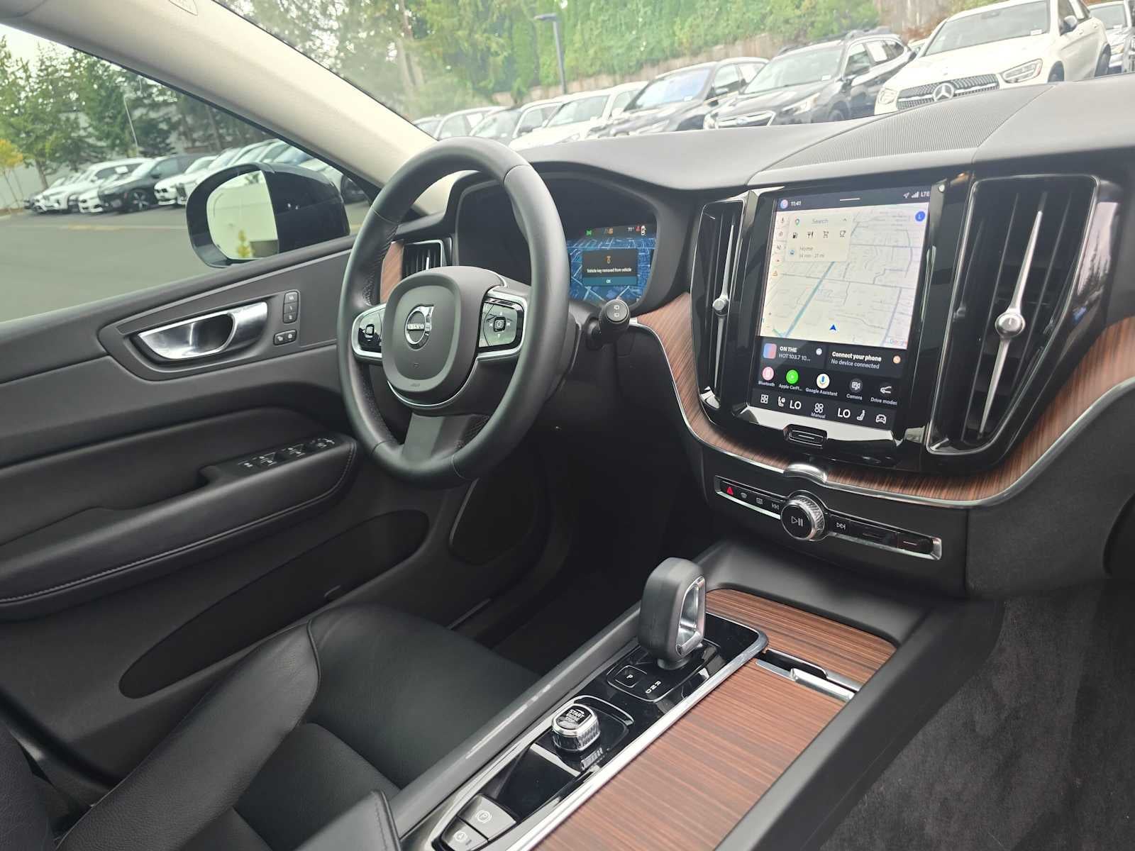 2023 Volvo XC60 Plus Dark Theme