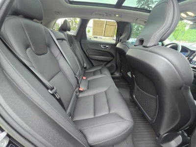 2023 Volvo XC60 Plus Dark Theme