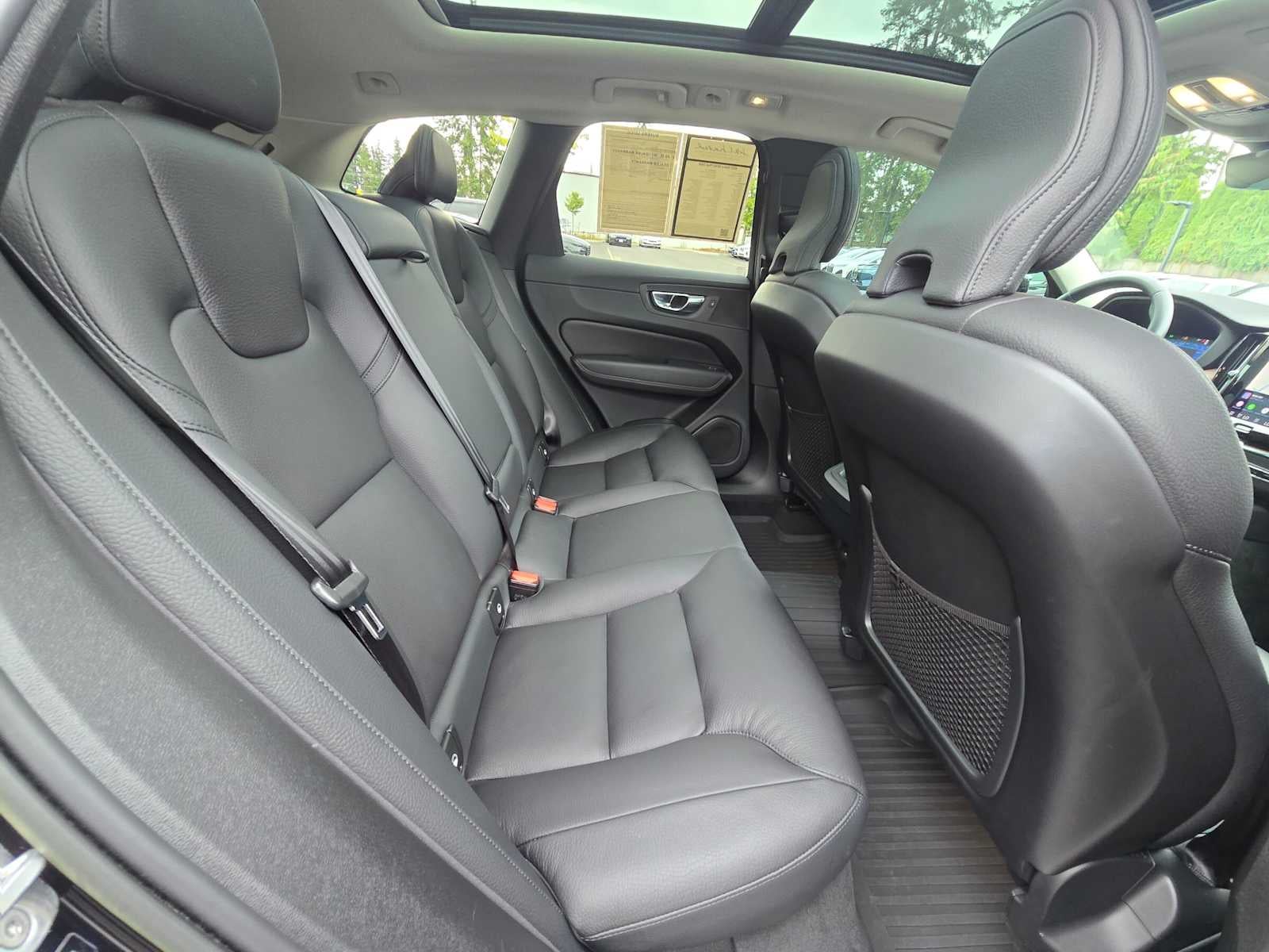 2023 Volvo XC60 Plus Dark Theme