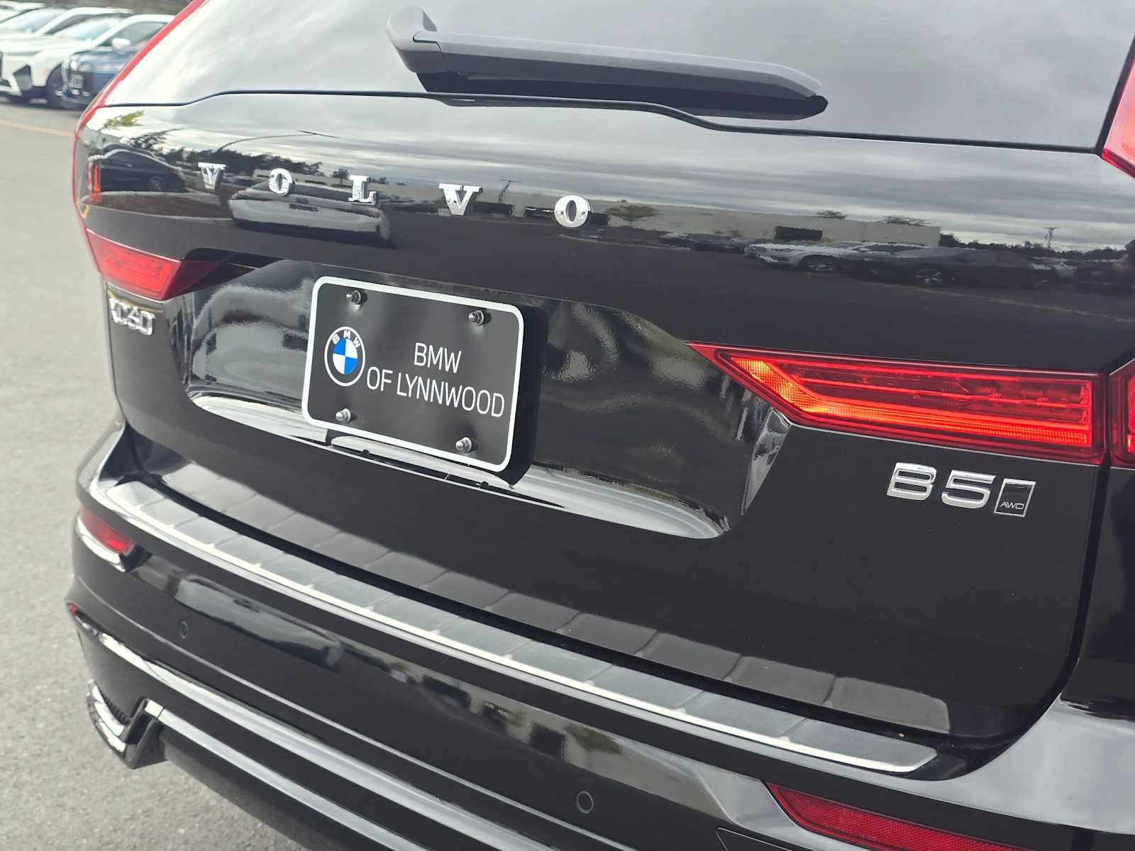 2023 Volvo XC60 Plus Dark Theme