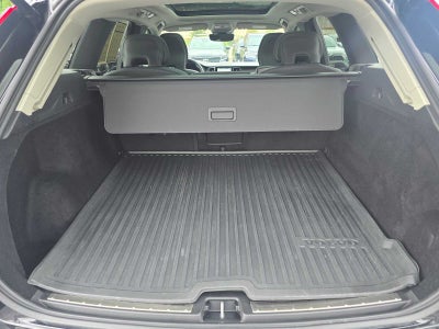 2023 Volvo XC60 Plus Dark Theme