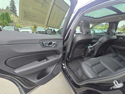 2023 Volvo XC60 Plus Dark Theme