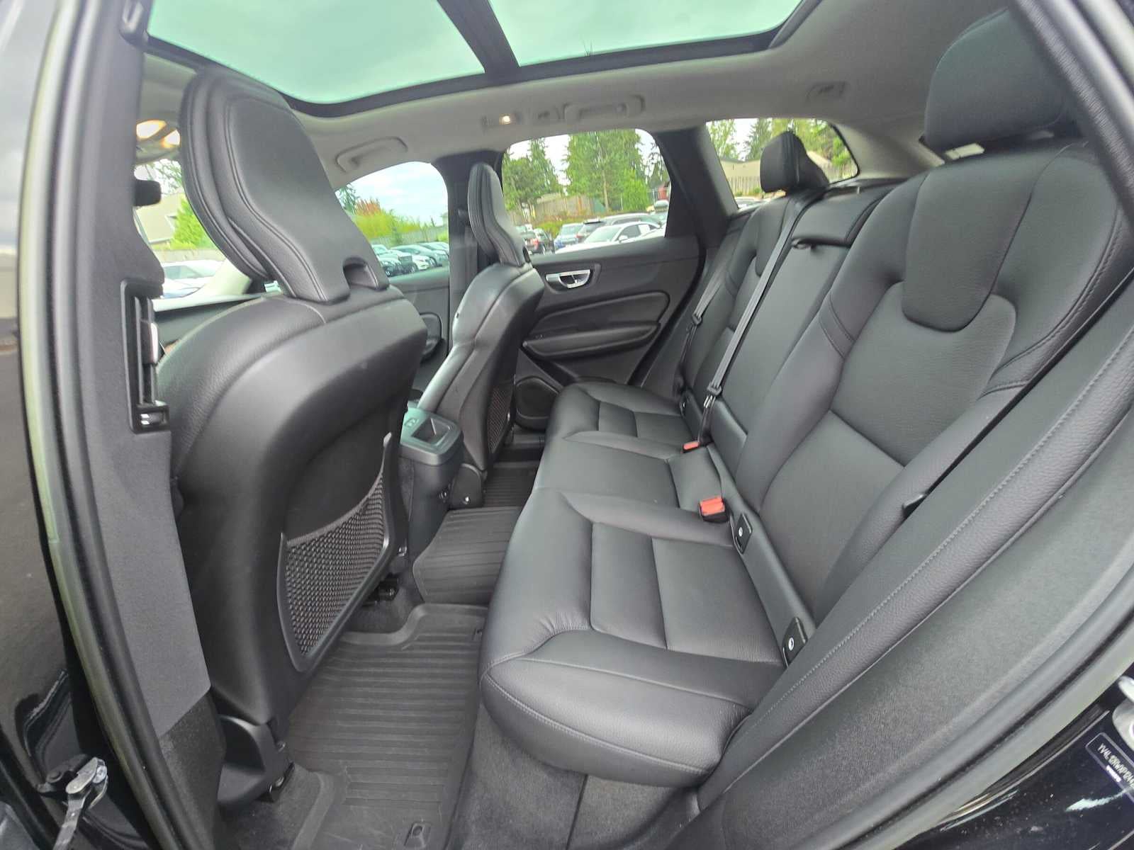 2023 Volvo XC60 Plus Dark Theme