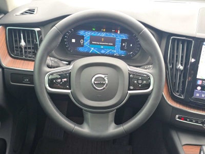 2023 Volvo XC60 Plus Dark Theme
