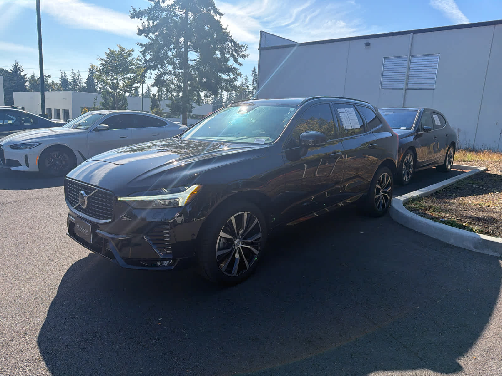2023 Volvo XC60 Plus Dark Theme