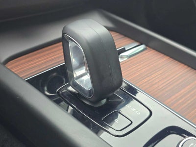 2023 Volvo XC60 Plus Dark Theme