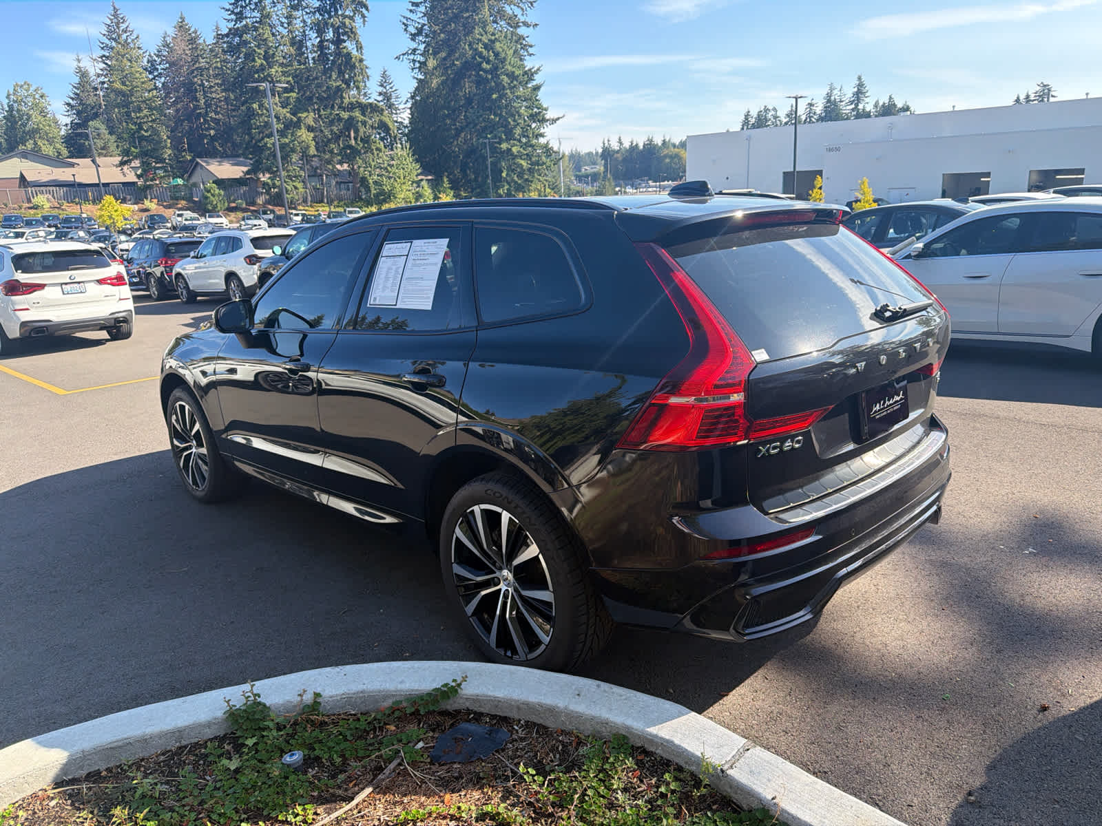 2023 Volvo XC60 Plus Dark Theme