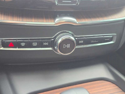 2023 Volvo XC60 Plus Dark Theme