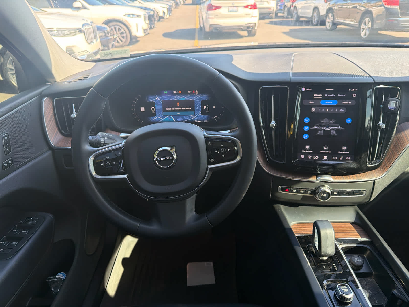2023 Volvo XC60 Plus Dark Theme