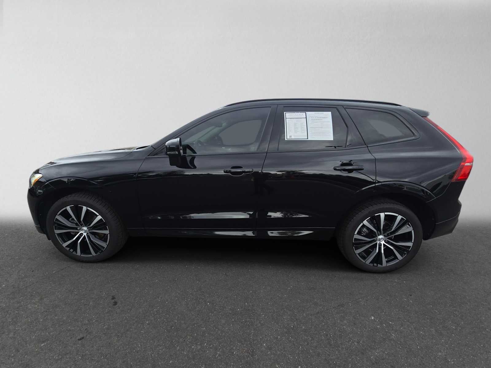 2023 Volvo XC60 Plus Dark Theme