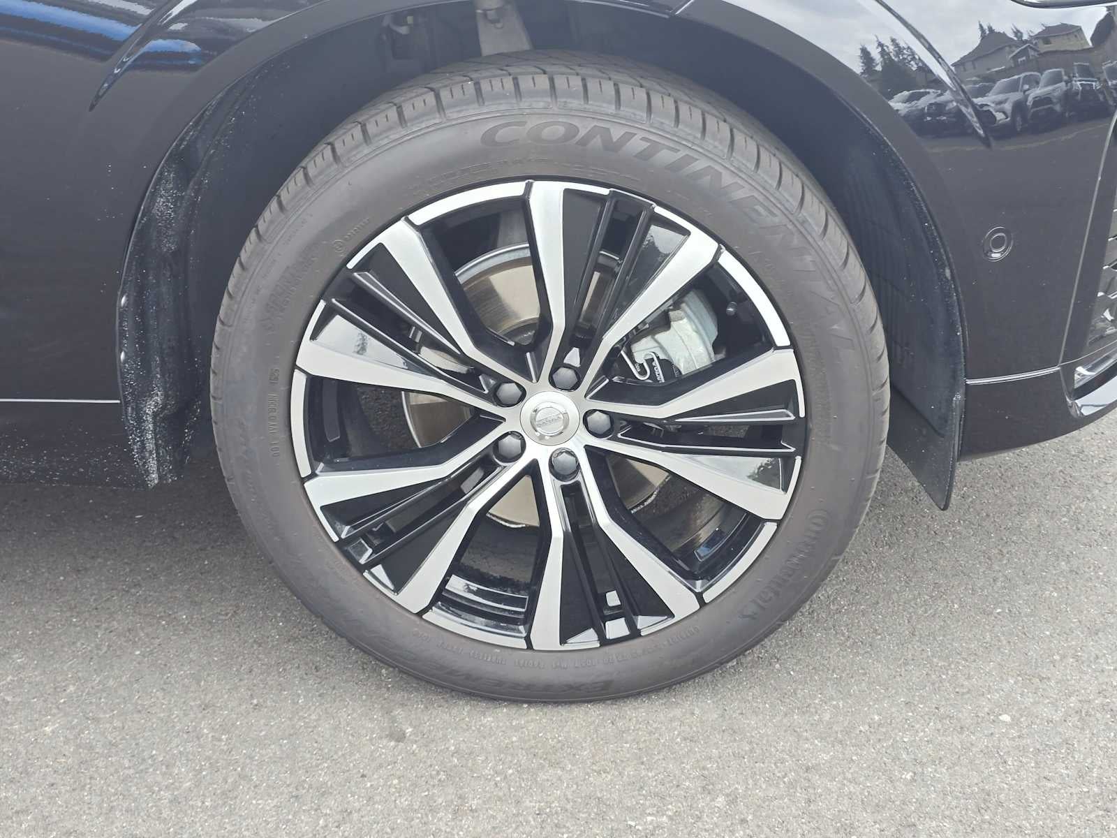 2023 Volvo XC60 Plus Dark Theme