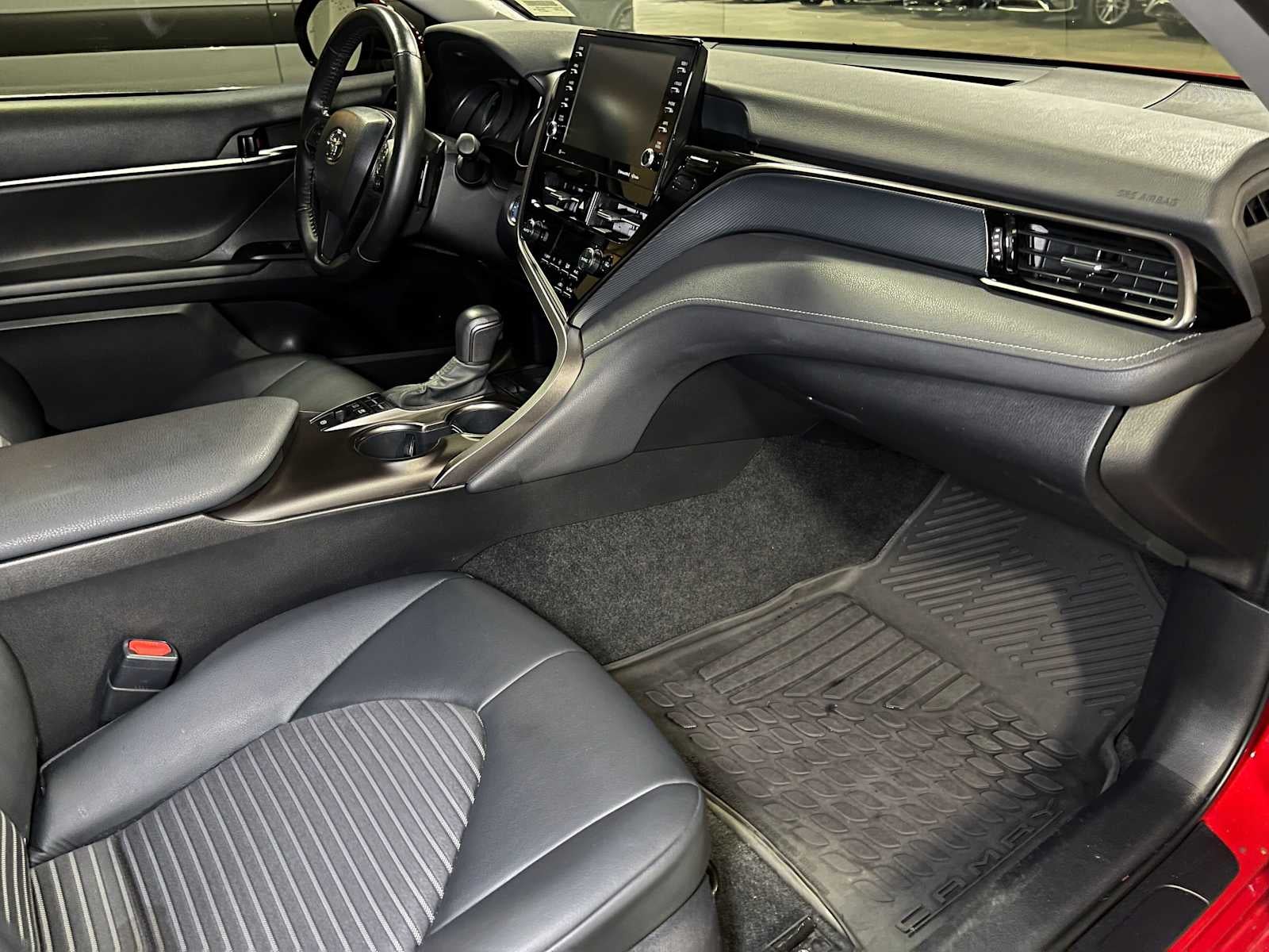 2022 Toyota Camry Hybrid SE
