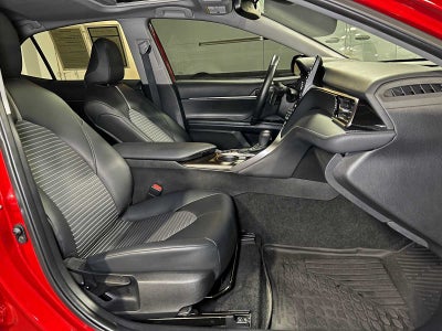 2022 Toyota Camry Hybrid SE
