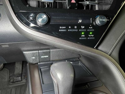 2022 Toyota Camry Hybrid SE