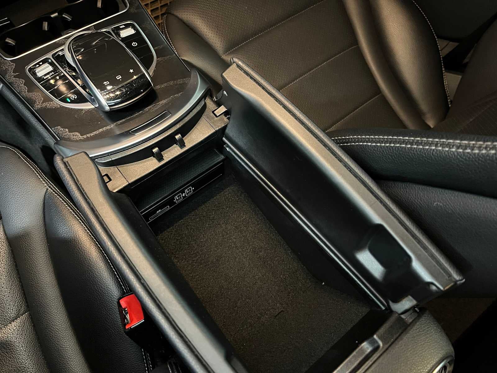 2015 Mercedes-Benz C 300 4dr Sdn 4MATIC®