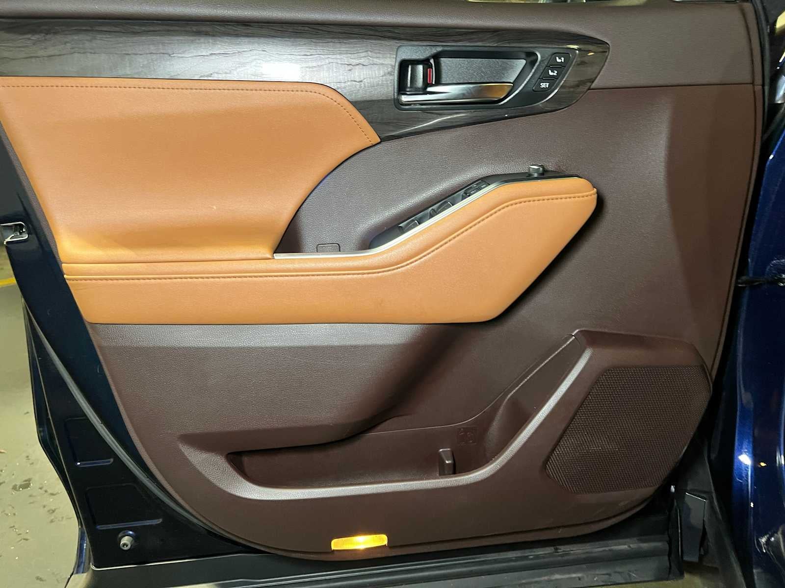 2020 Toyota Highlander Hybrid Platinum