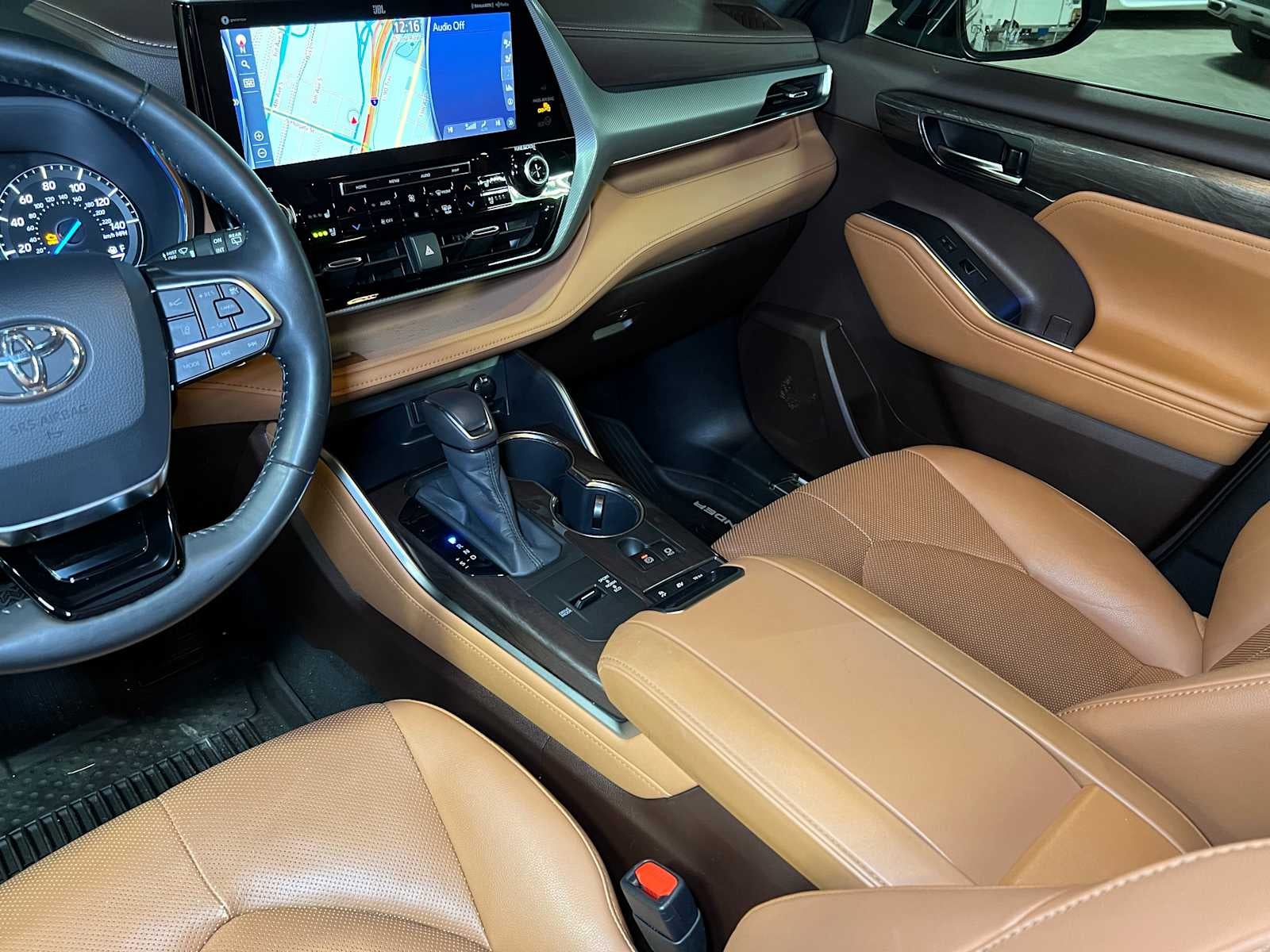 2020 Toyota Highlander Hybrid Platinum