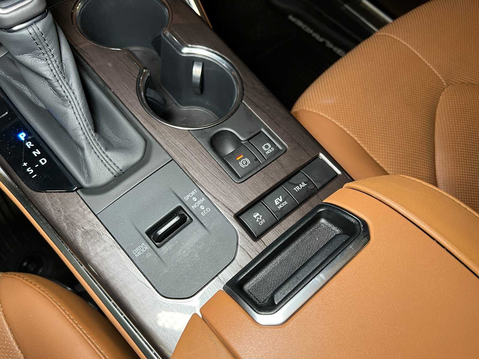 2020 Toyota Highlander Hybrid Platinum