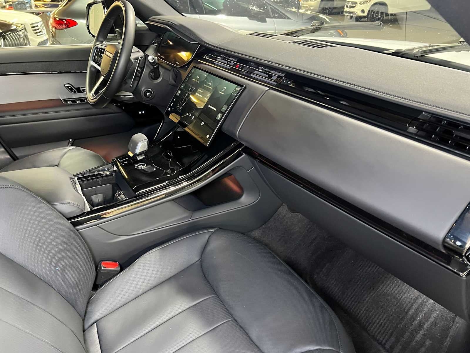 2024 Land Rover Range Rover Sport SE