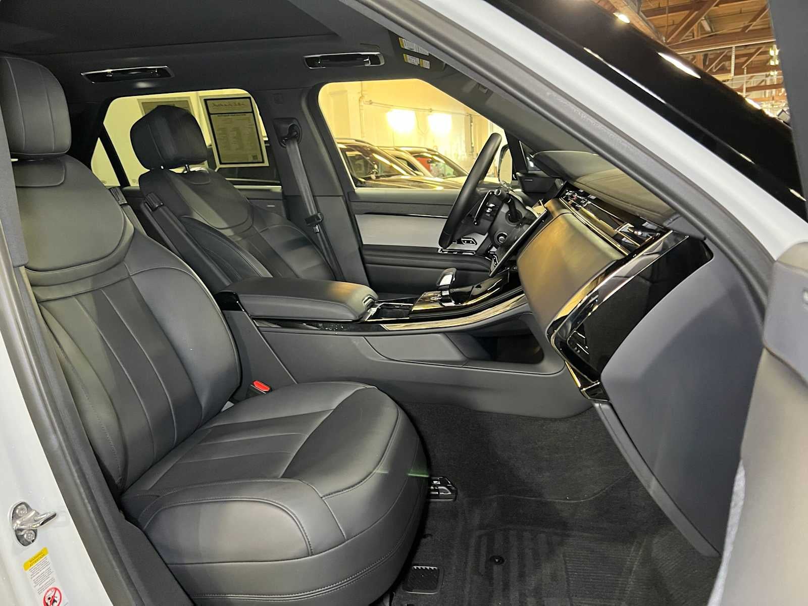 2024 Land Rover Range Rover Sport SE