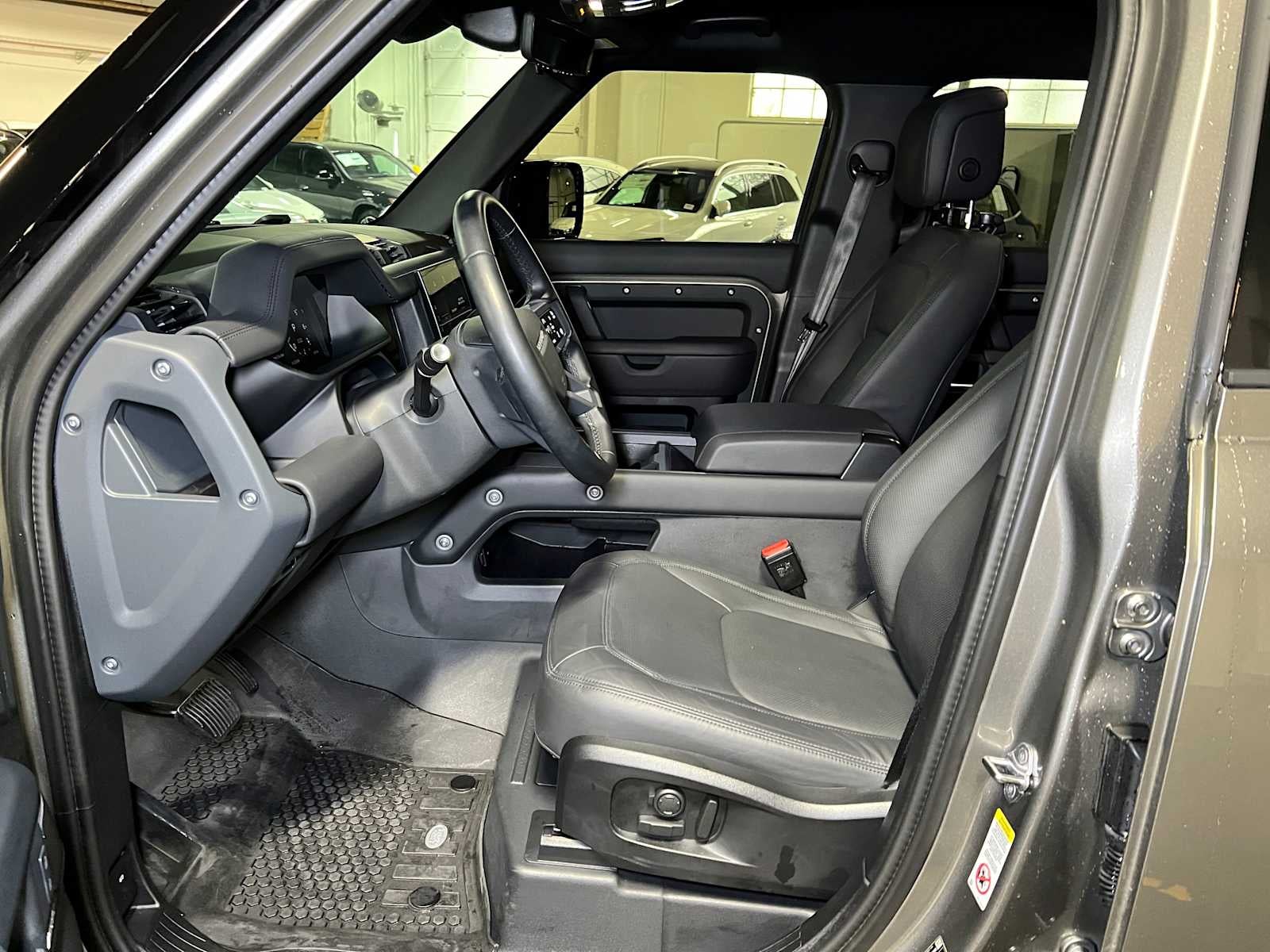 2025 Land Rover Defender X-Dynamic SE