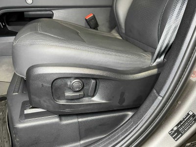 2025 Land Rover Defender X-Dynamic SE