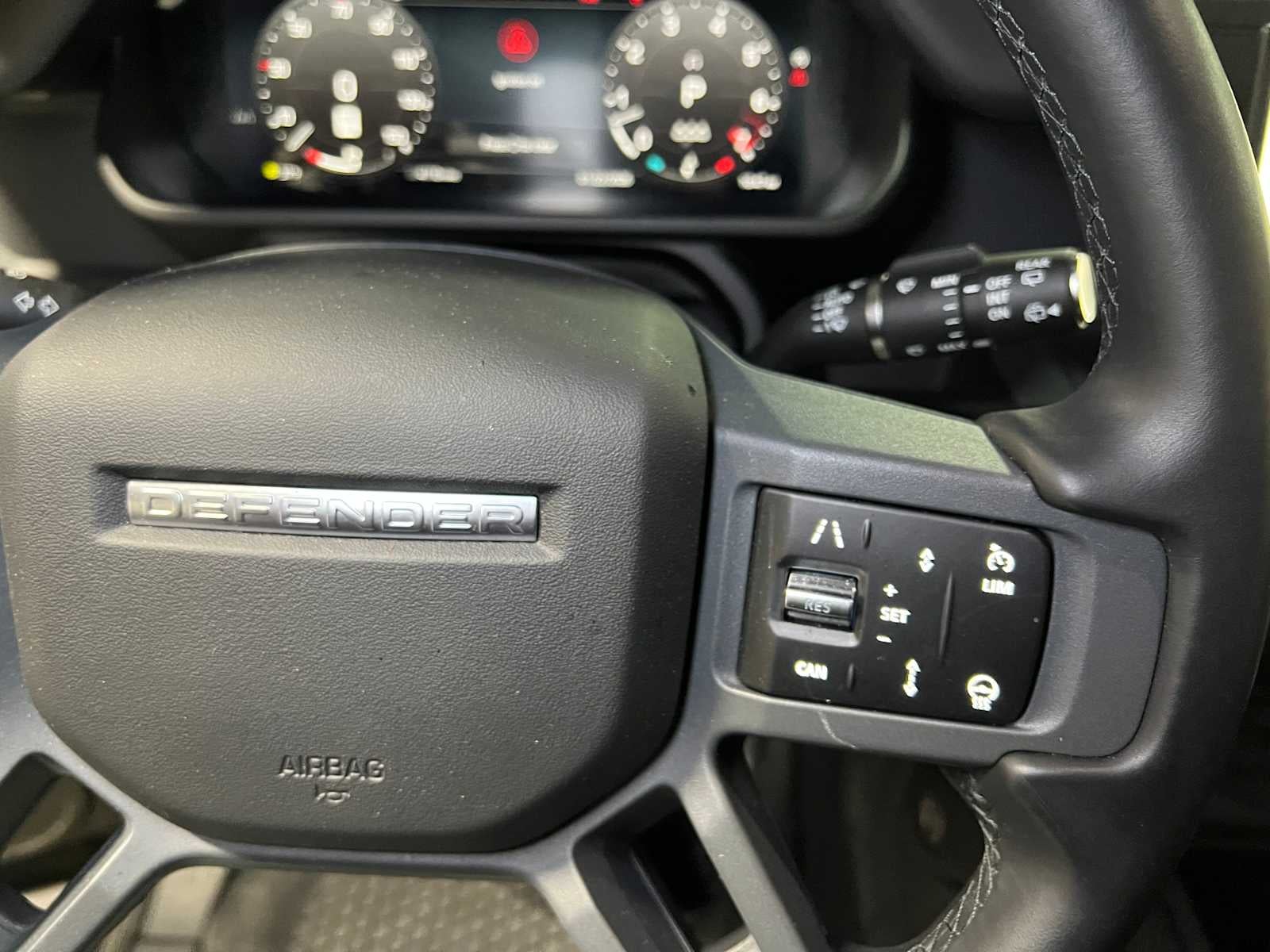 2025 Land Rover Defender X-Dynamic SE