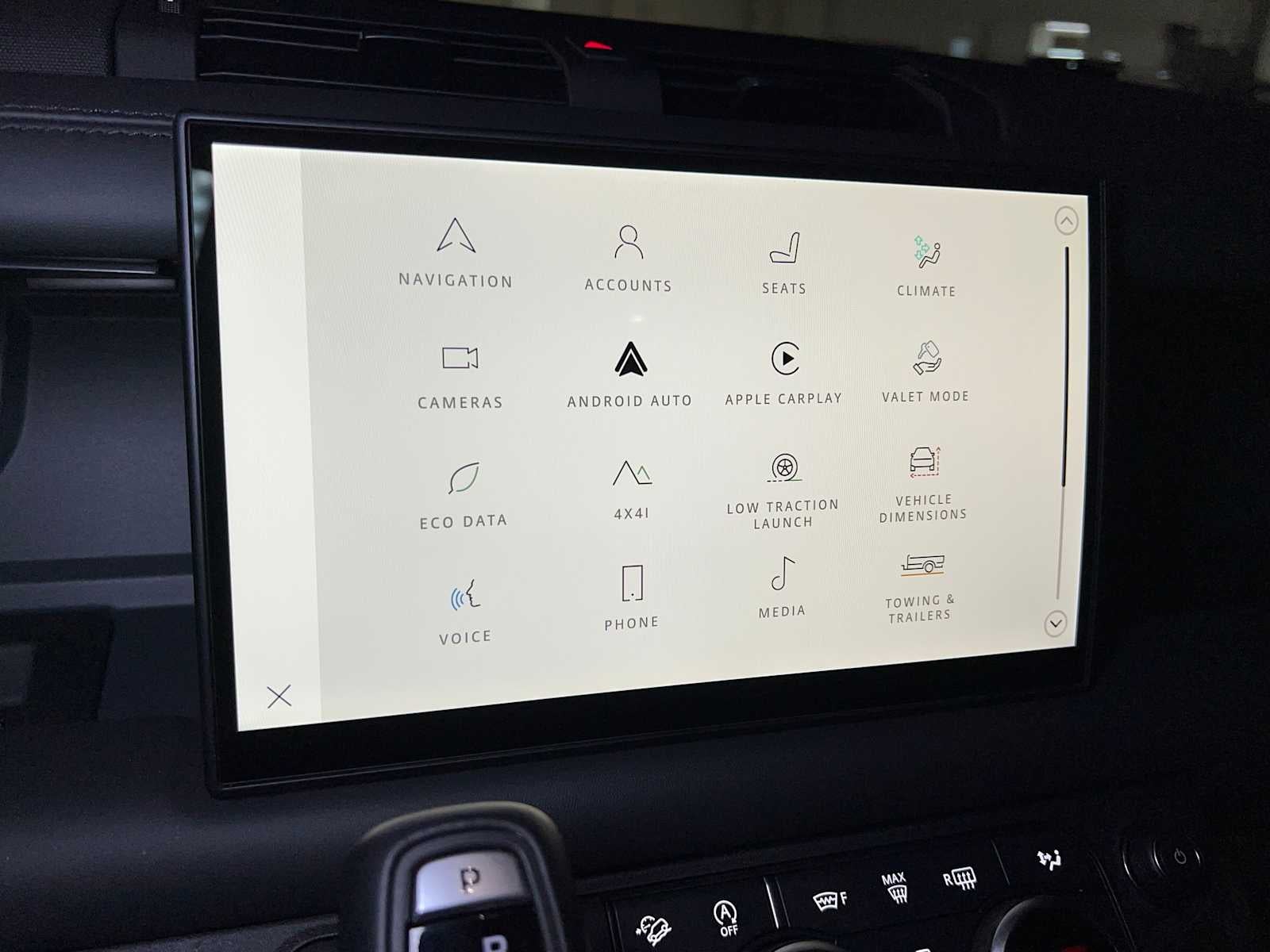 2025 Land Rover Defender X-Dynamic SE