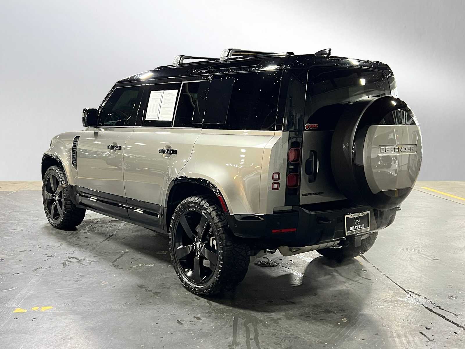 2025 Land Rover Defender X-Dynamic SE