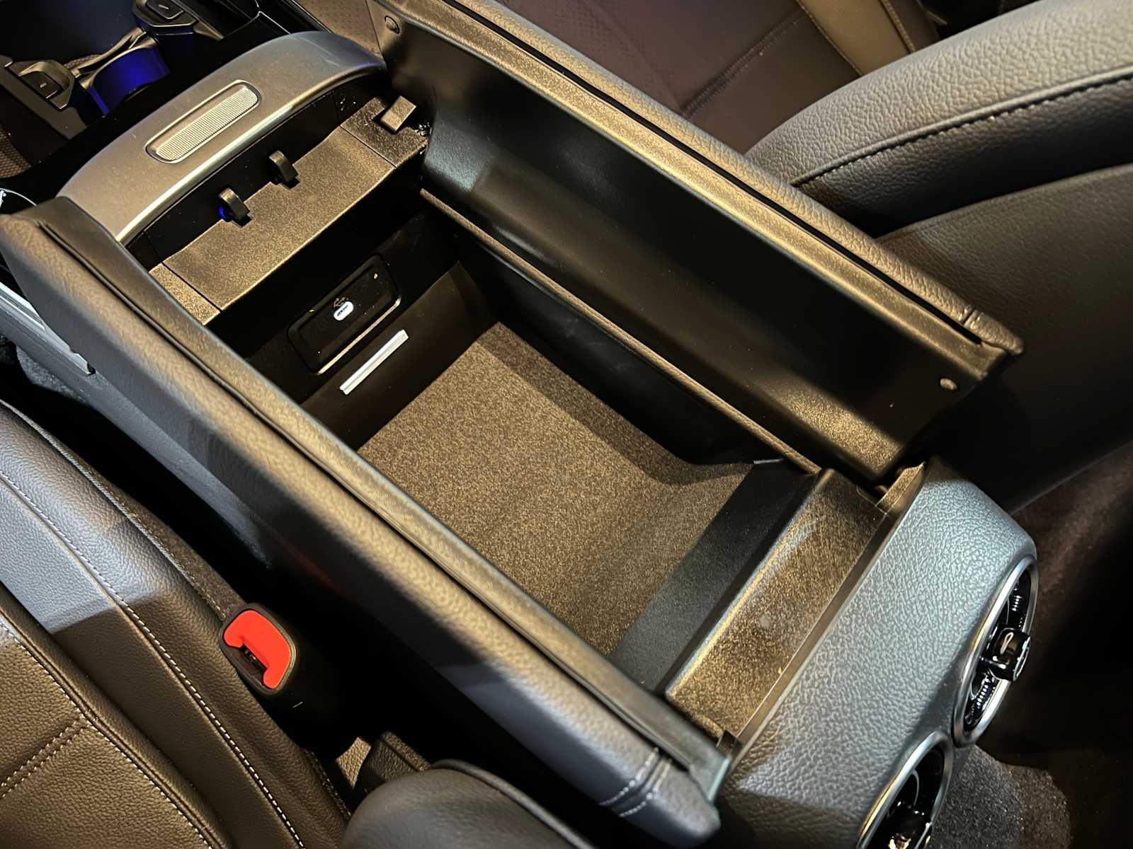 2025 Mercedes-Benz C 300 4MATIC® Sedan