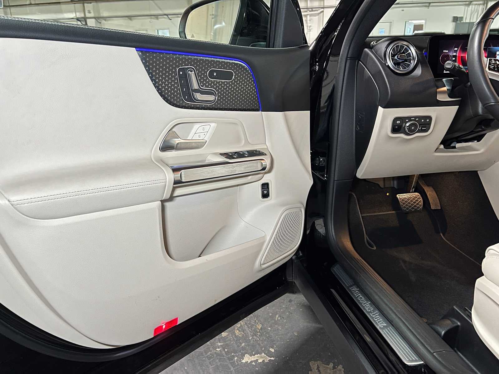 2025 Mercedes-Benz GLB 250 4MATIC® SUV