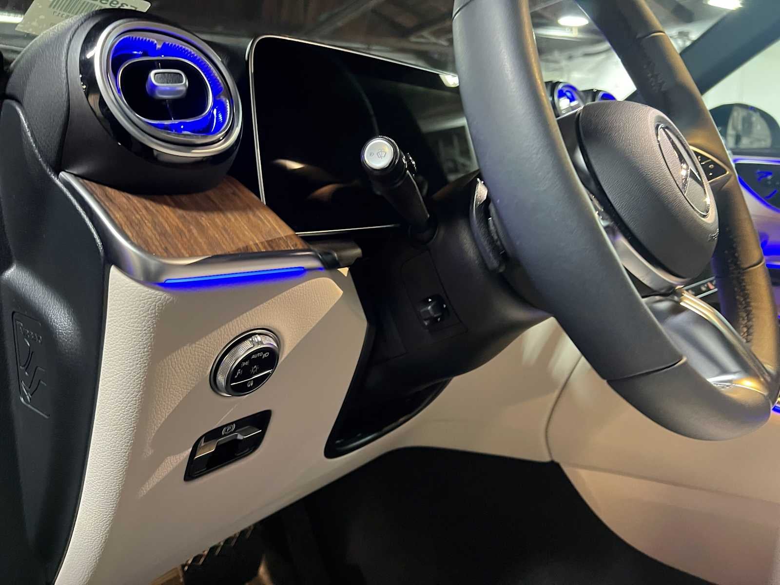 2025 Mercedes-Benz GLC 300 SUV