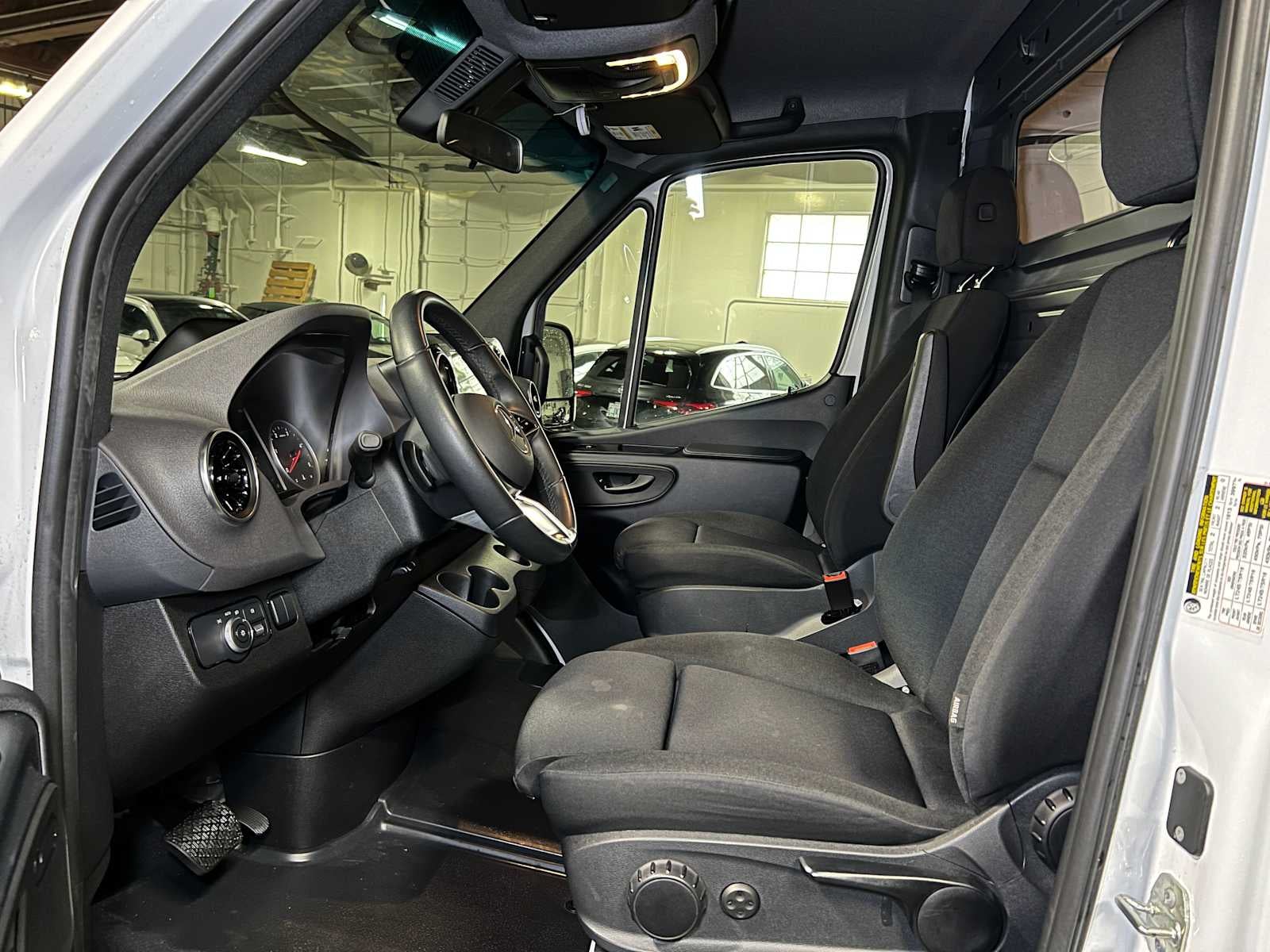 2025 Mercedes-Benz Sprinter 2500 Standard Roof I4 Diesel 144" RWD