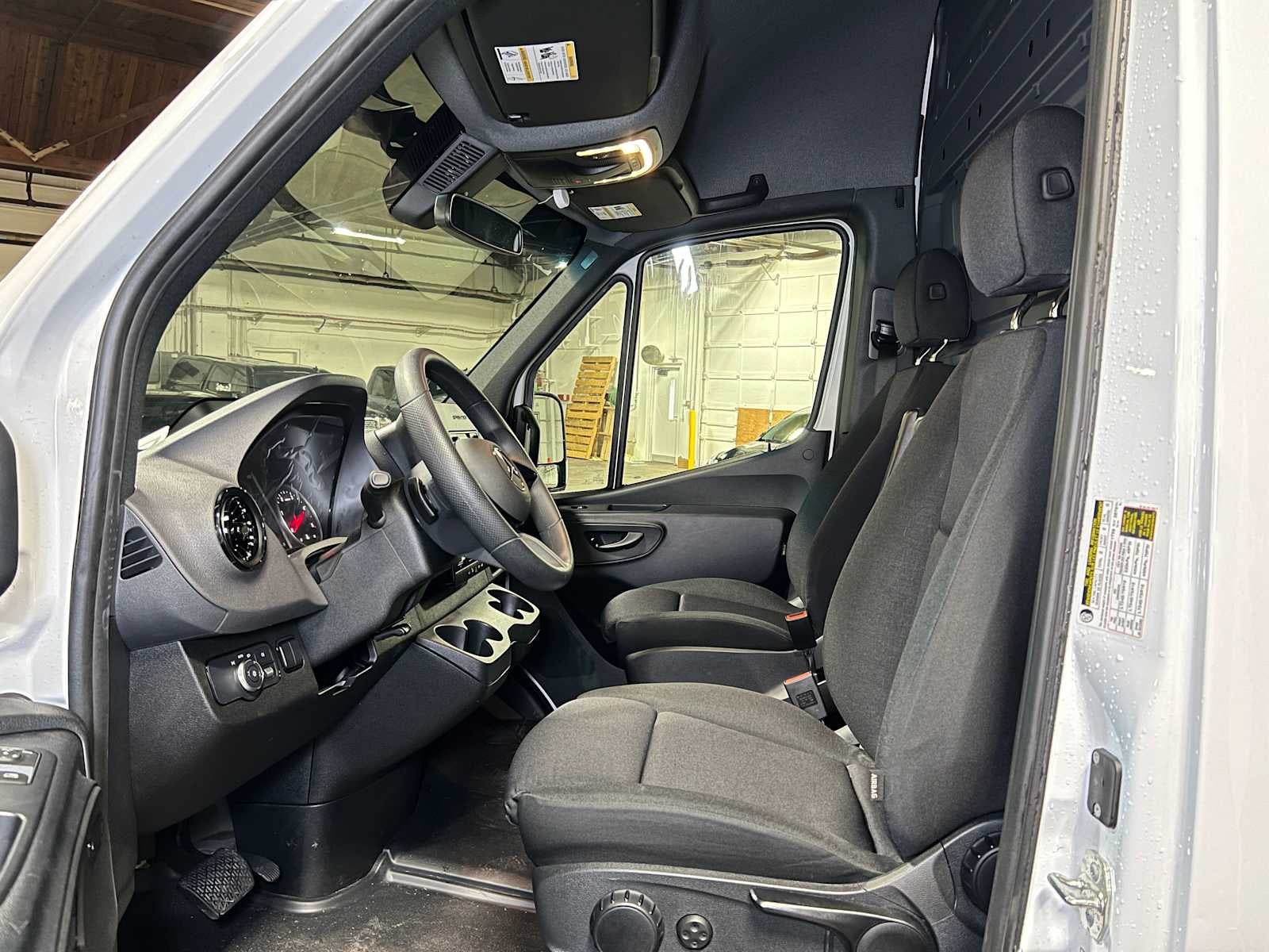 2025 Mercedes-Benz Sprinter 2500 Standard Roof I4 Diesel HO 144" RWD