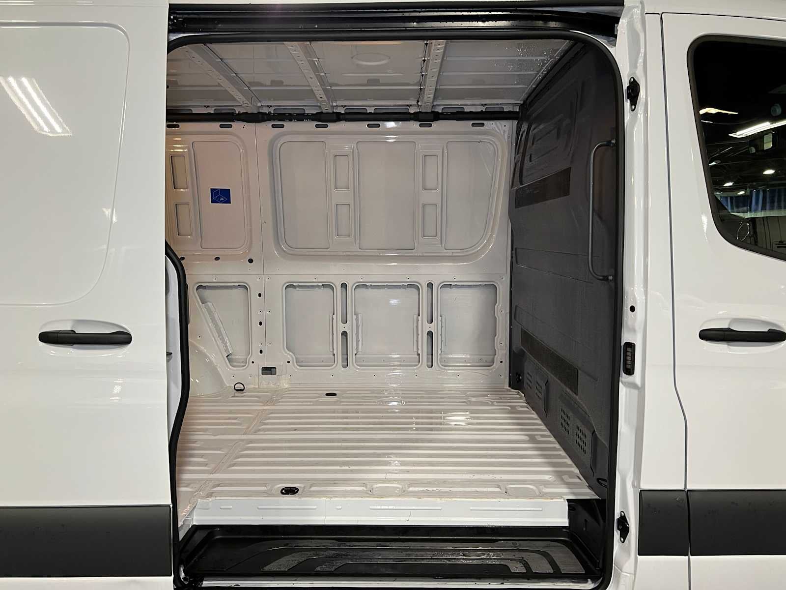 2025 Mercedes-Benz Sprinter 2500 Standard Roof I4 Diesel HO 144" RWD