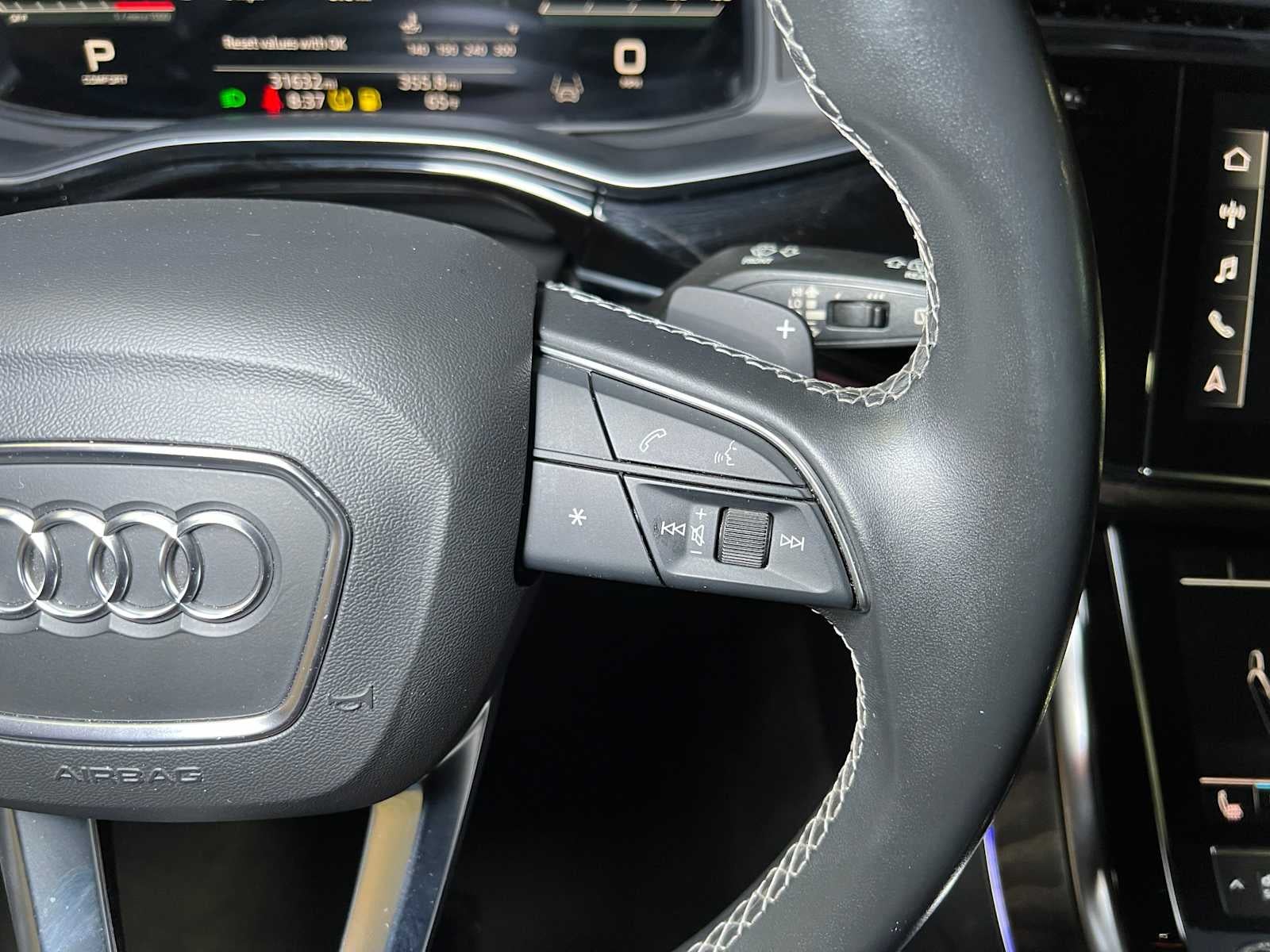 2022 Audi Q8 Premium Plus