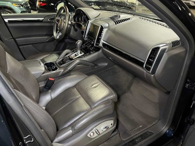 2018 Porsche Cayenne Platinum Edition