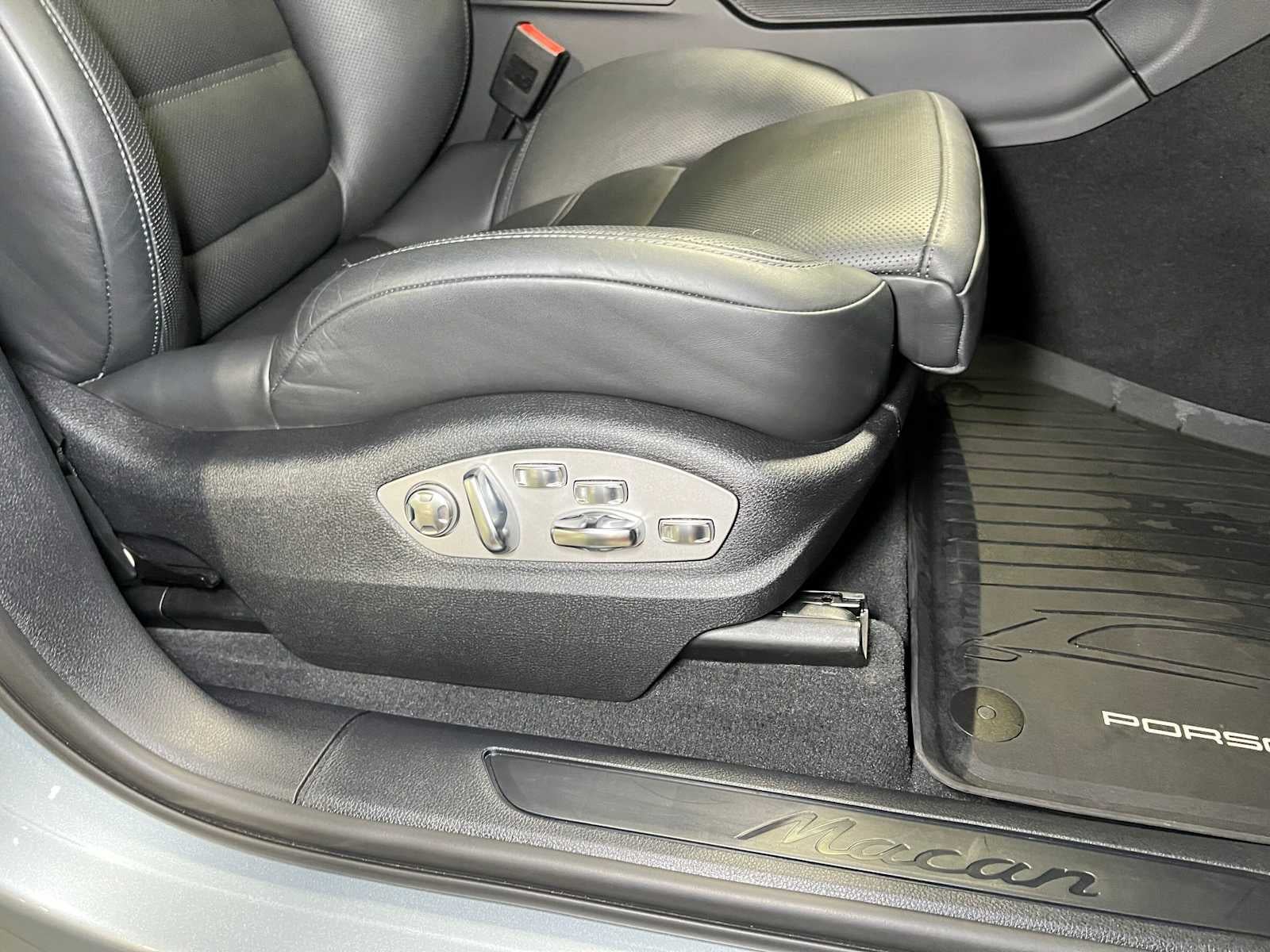 2022 Porsche Macan AWD