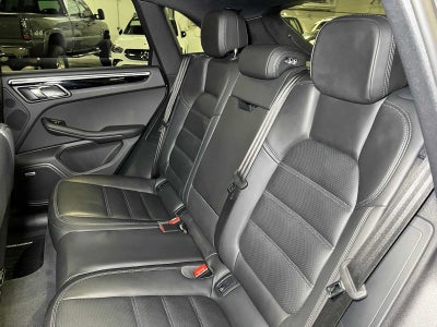 2022 Porsche Macan AWD
