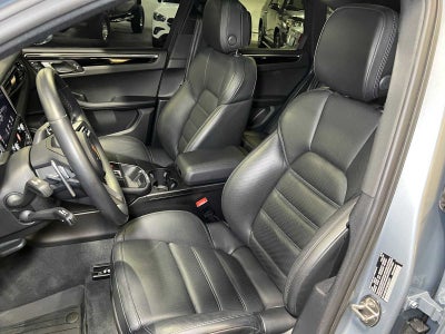 2022 Porsche Macan AWD