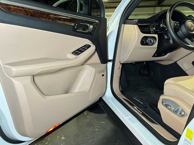2025 Porsche Macan AWD
