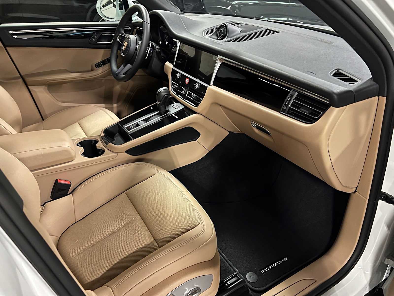 2025 Porsche Macan AWD
