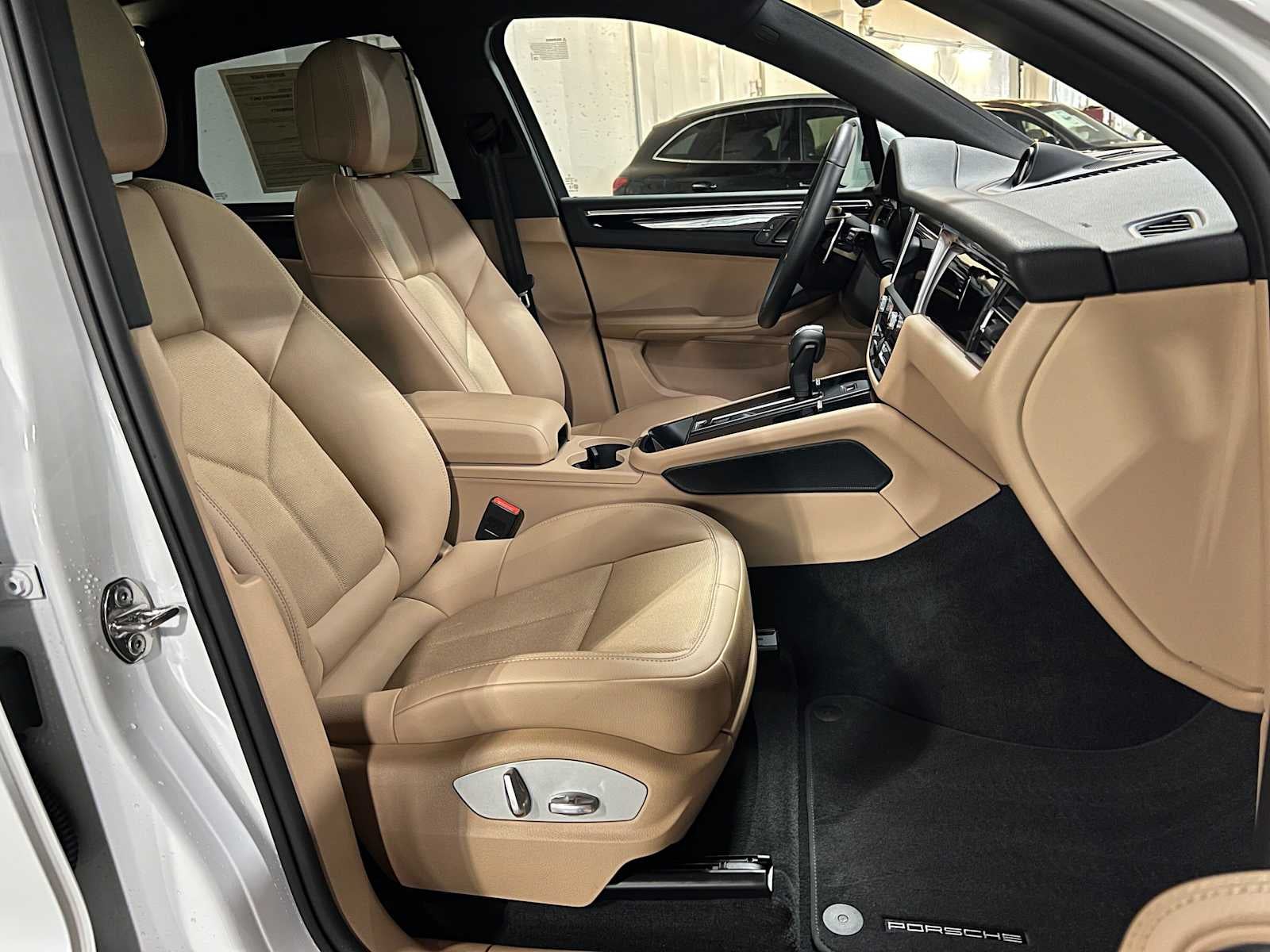 2025 Porsche Macan AWD