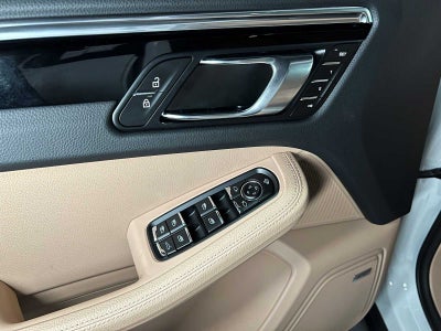 2025 Porsche Macan AWD