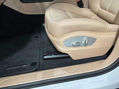 2025 Porsche Macan AWD