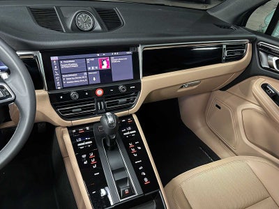 2025 Porsche Macan AWD