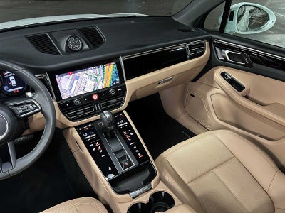 2025 Porsche Macan AWD